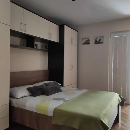 Apartman Ura شقة
