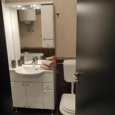 Apartman Ura شقة *