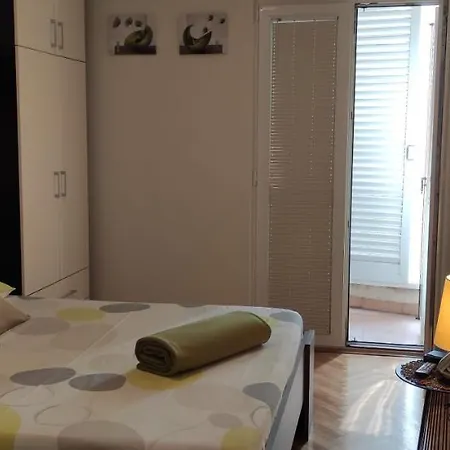 Apartman Ura شقة *